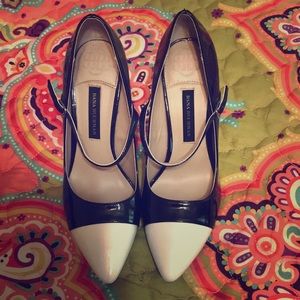 Dana Buchman Black & White Pointed Heels